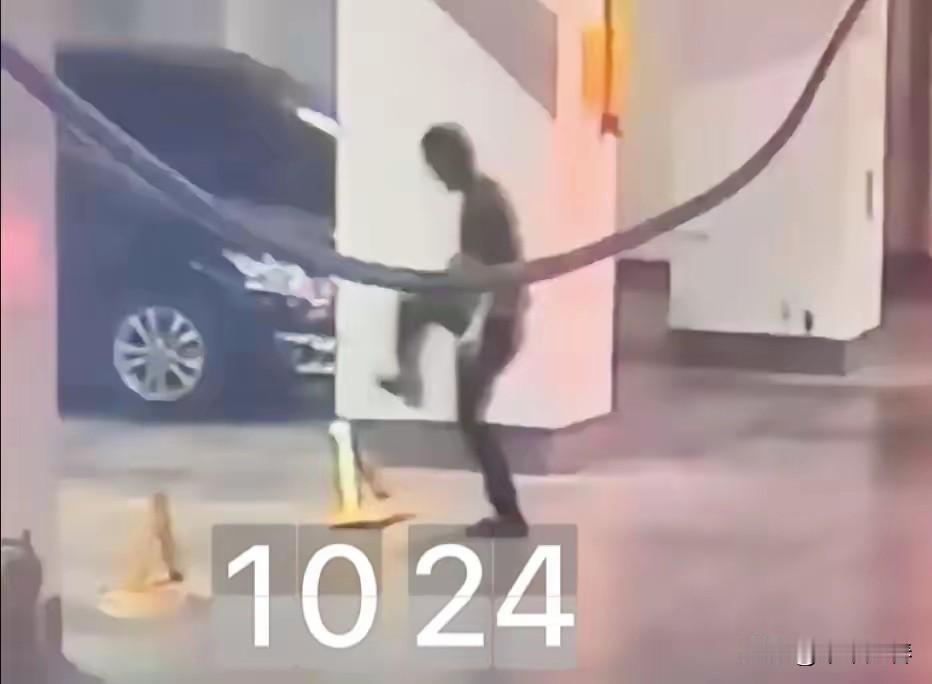 太巧了吧，上次是长沙体某局的女人霸占车位，这又来一个衡阳发改委下属单位的男人，自