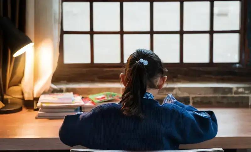 教师转岗势在必行，听一位在教育局工作的同学说，今年我们当地（一个县）幼儿园入学率