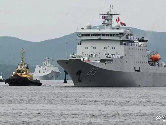 羡慕哭了！两艘万吨巨舰驶入海参崴，俄军直面现实：中国海军早已全面反超近日，