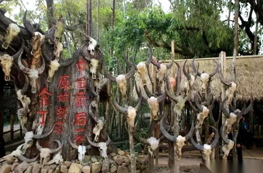 主席当年问那个佤族头人，祭祀能不能别用人头了，用猴头行不行？头人想都没想，当场