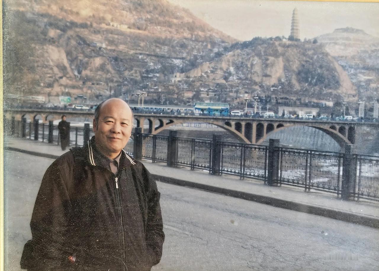 陕西延安、宝塔山的回忆；第一次见到革命圣地的宝塔山是在1972年秋，当时还