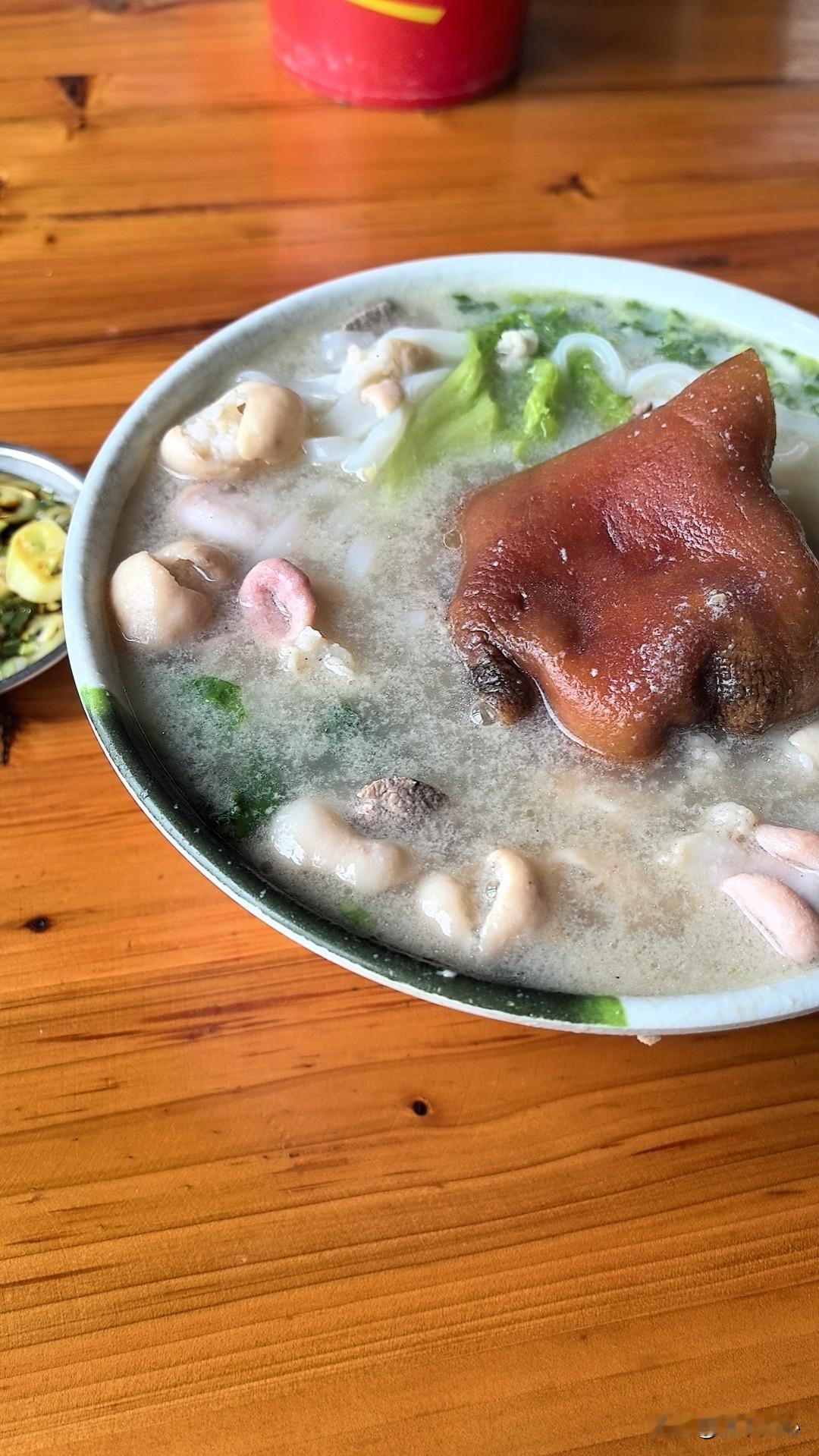 猪价跌回10元/斤,4元的猪脚却涨到8元就不回头了?这波“只涨不跌”谁懂!