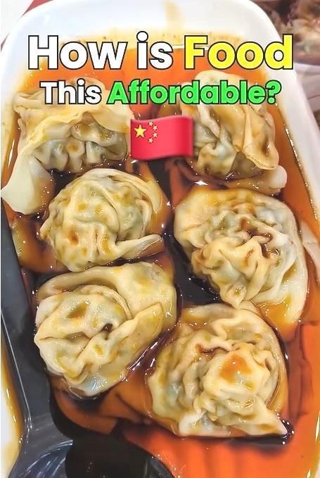 一外国博主晒出了在中国一天外出就餐的费用：早餐花费8元，午餐23元，晚餐27元，