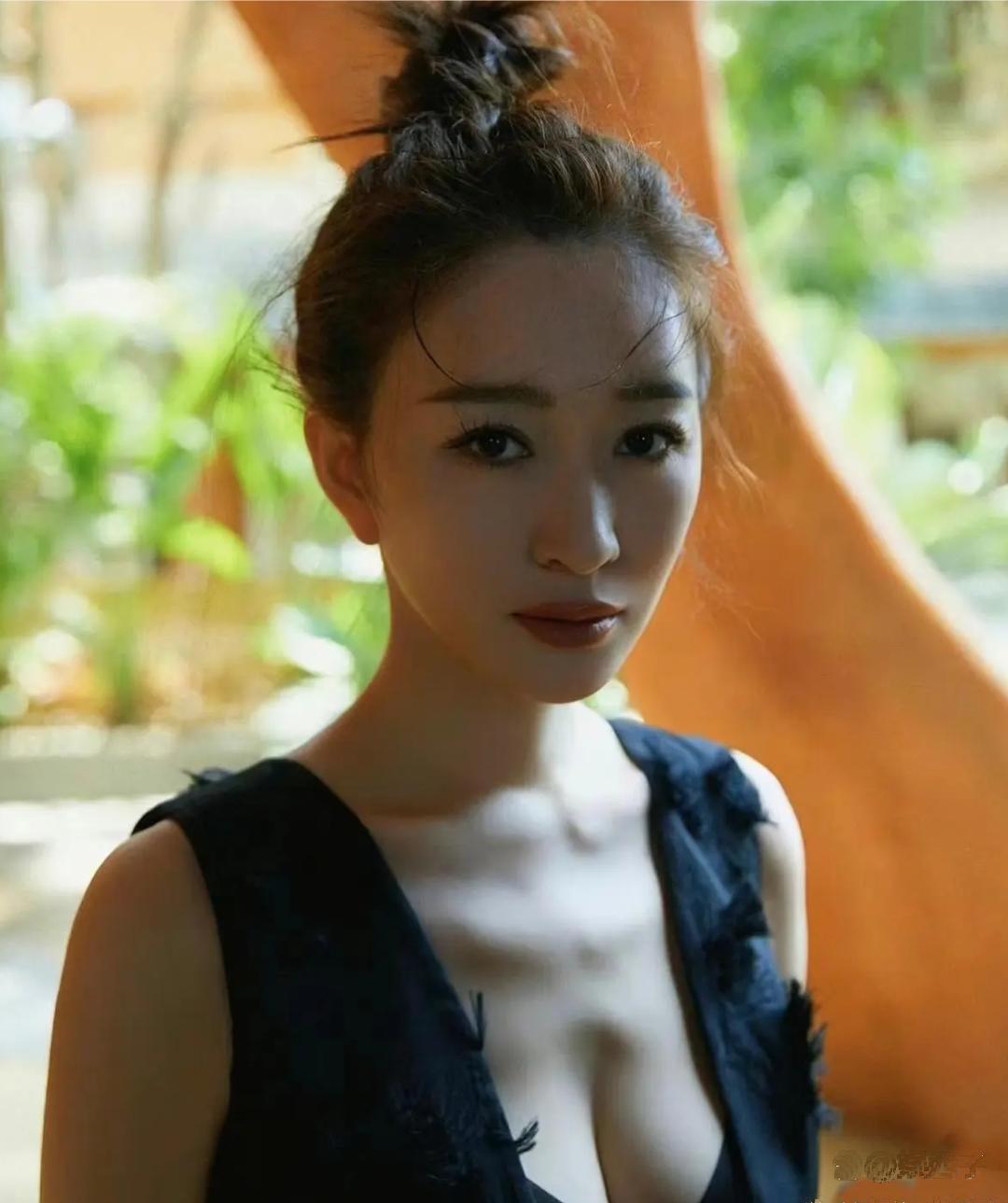 李小冉，瘦但身材好被具象化了