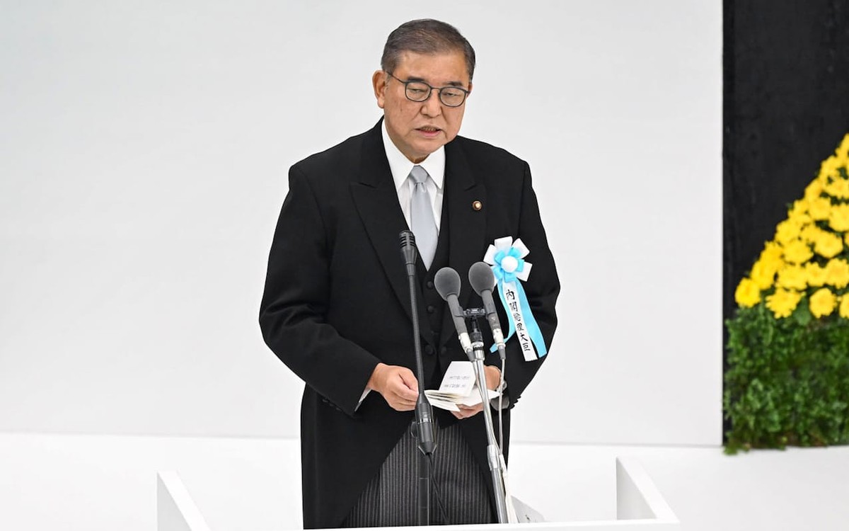 在日本投降纪念日，靖国神社人潮涌动，石破茂的公开表态却引发争议，他没有提及道歉或