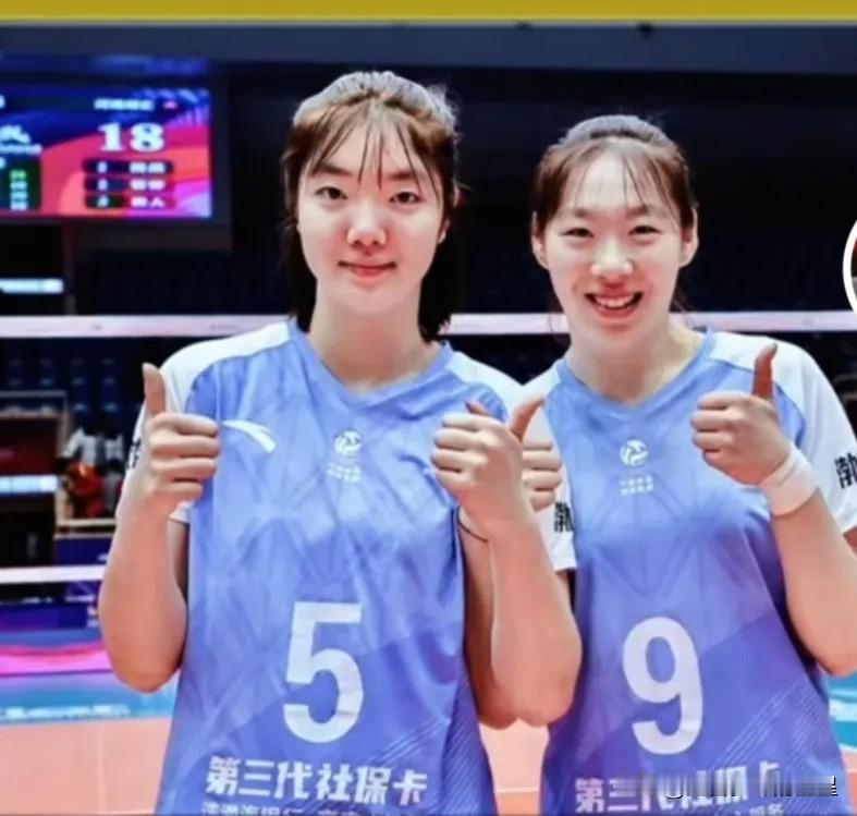 今晚女排焦点战二选一！央视为啥选了这场？女排联赛今晚好戏连台，七点天津对山东