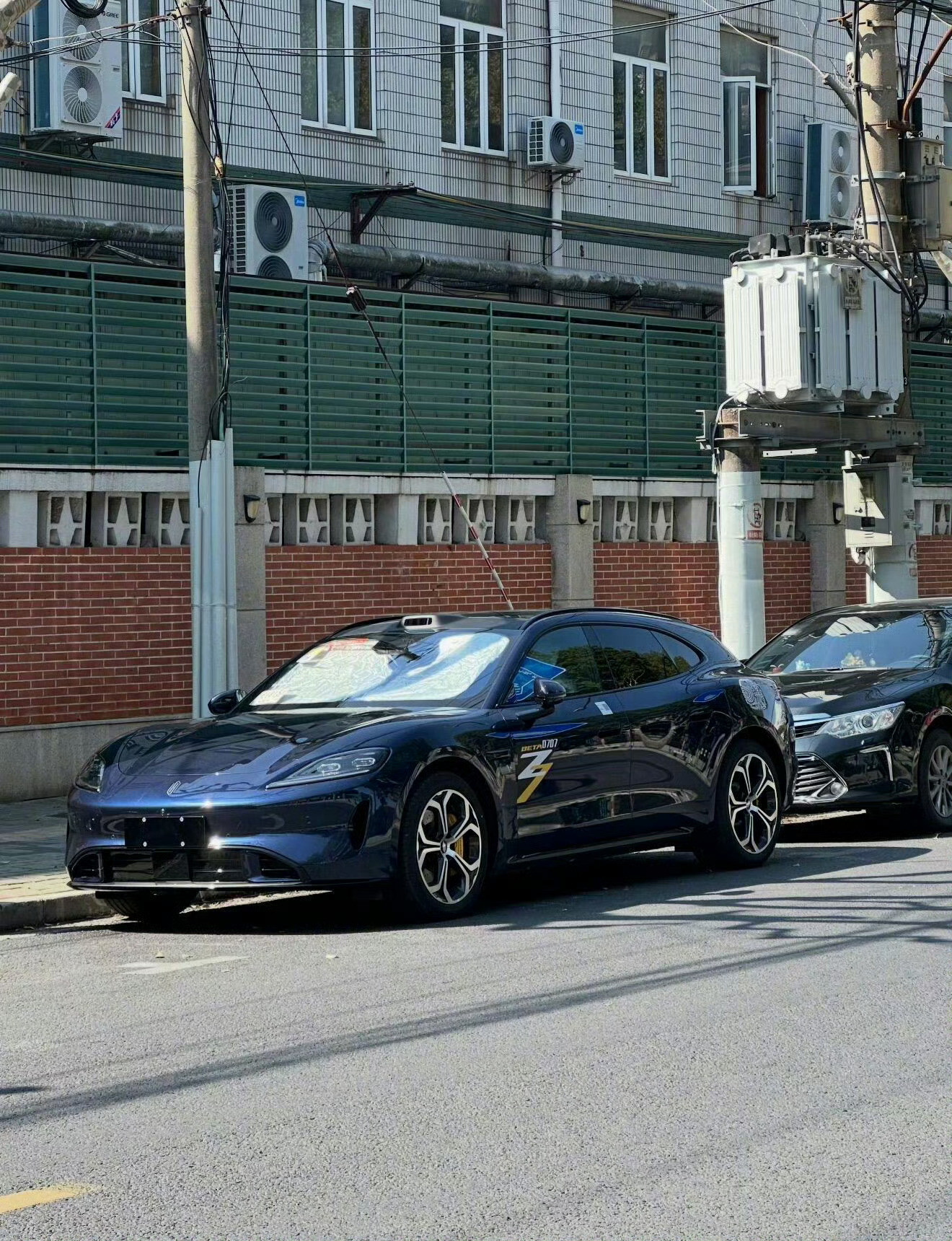 尚界Z7将于3月23日开启小订尚界Z7T这个造型真的挺戳我。前脸干净利落，侧面