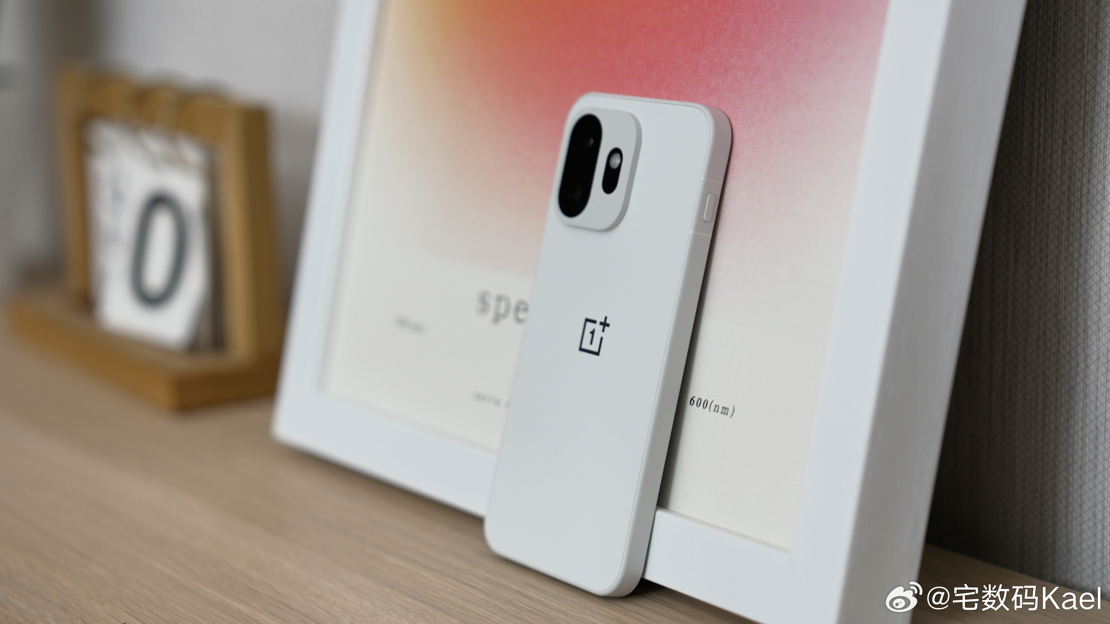 一加15T，新手机拿到好几天了，随手拍几张。这个纯白色的质感，非常好。讲道理啊，