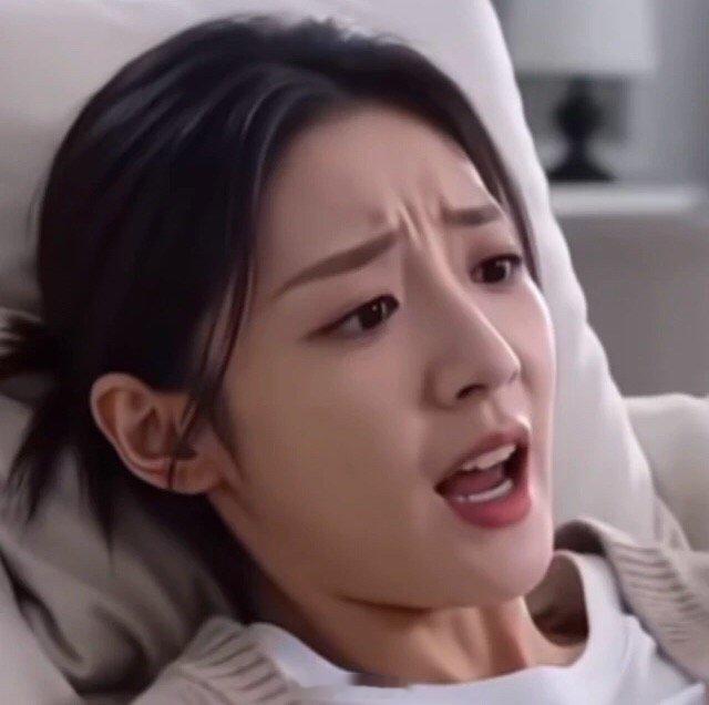 AI脸生理性厌恶Ai的脸基本就符合三庭五眼，还有大众眼中好看的审美。大眼睛，高