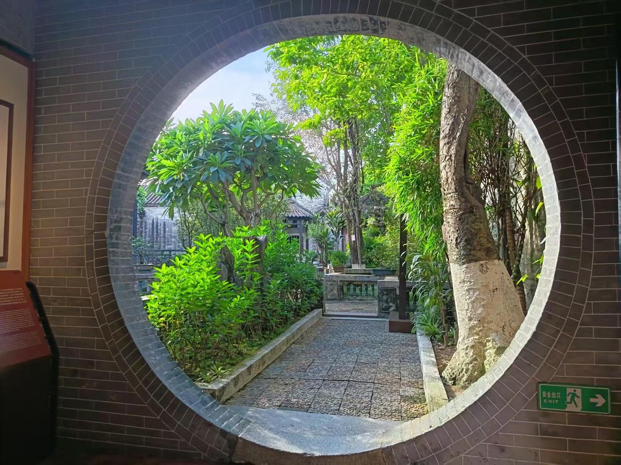 寒武纪被批评了，机构报团爆炒，居然万亿市值，显然是科技泡沫，在洗劫股市热钱？蓝筹