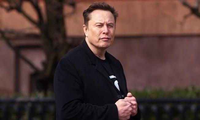 你有没有发现，这几年马斯克越来越像一个不想上班的人。不是说他没野心，而是那种“你