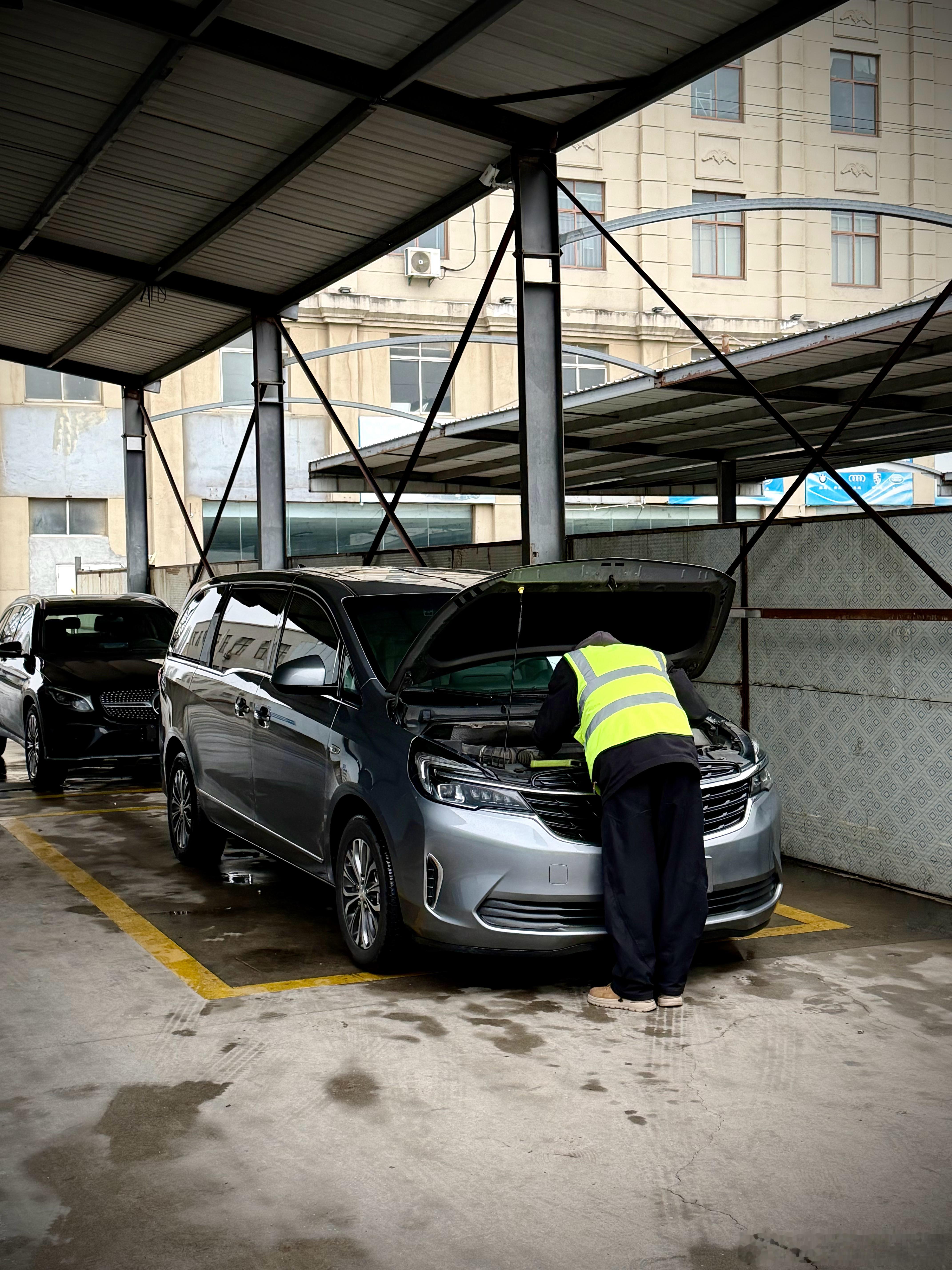 gl8贷款通过，过户中店内还有一台同款同年8万多公里的精品现车一会儿发出来给大家