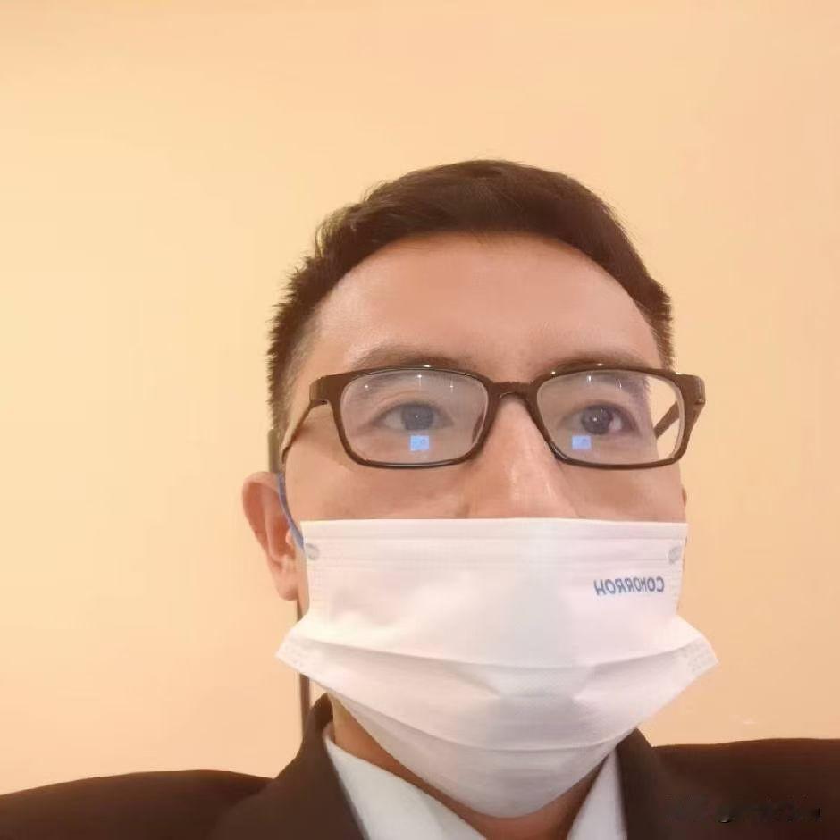 职场里面，在年轻时，大多数人都低估了平台加持的力量；年纪大点以后，大多数人都低估