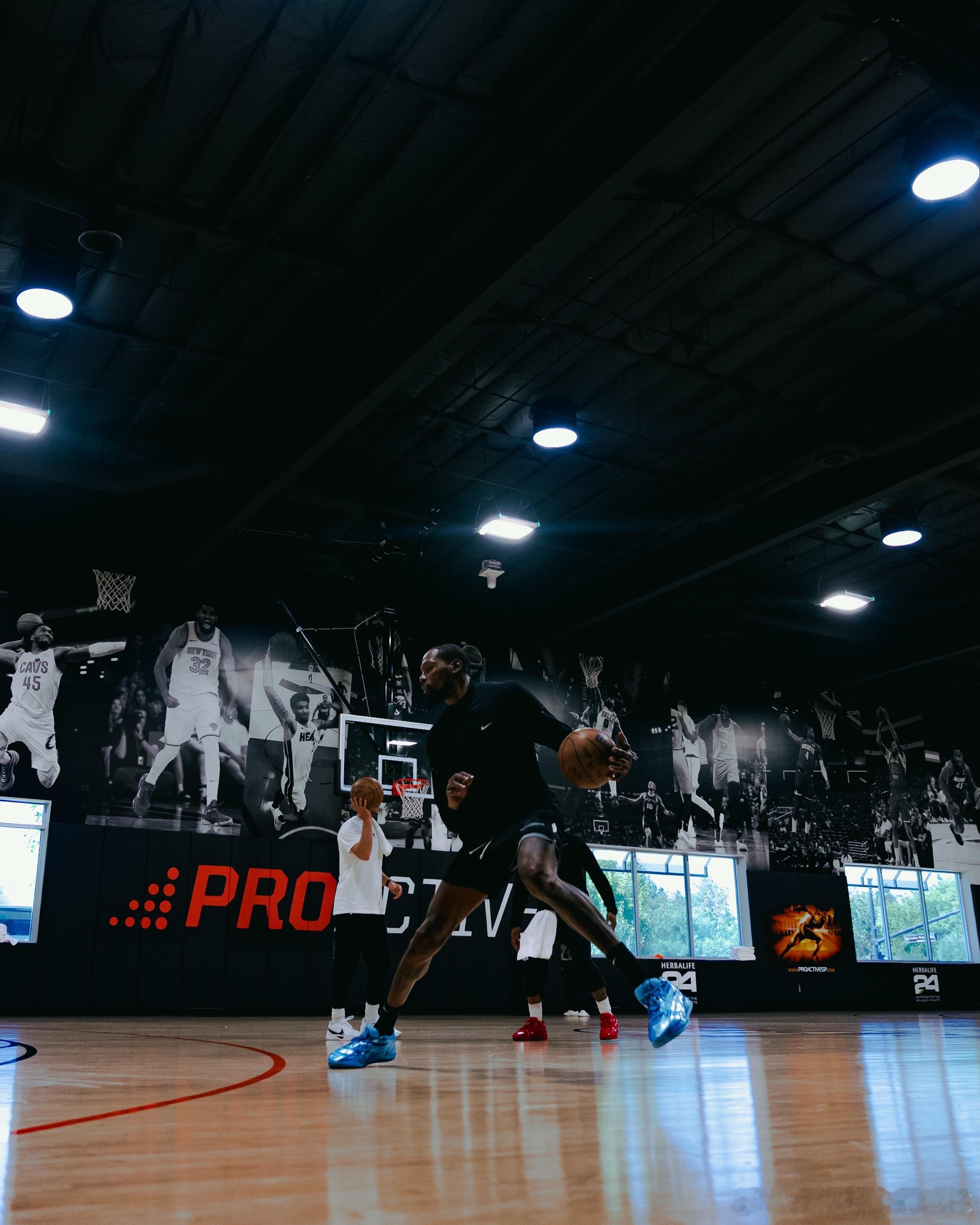 阿杜继续在洛杉矶训练📸休斯顿火箭nba吐槽大会休斯顿火箭