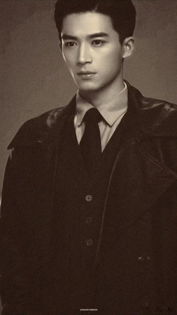 王星越这一段有晋江味儿了谁家男主眼神会拉丝啊！他眯眼时眼尾那道褶，活脱脱晋江限