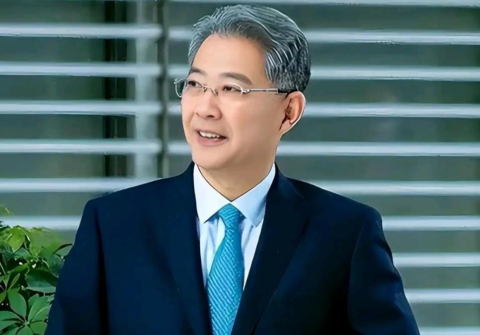 敢放贷给许家印的李晓鹏，家族式产业链的腐败有多骇人听闻？2023年许家印被强制