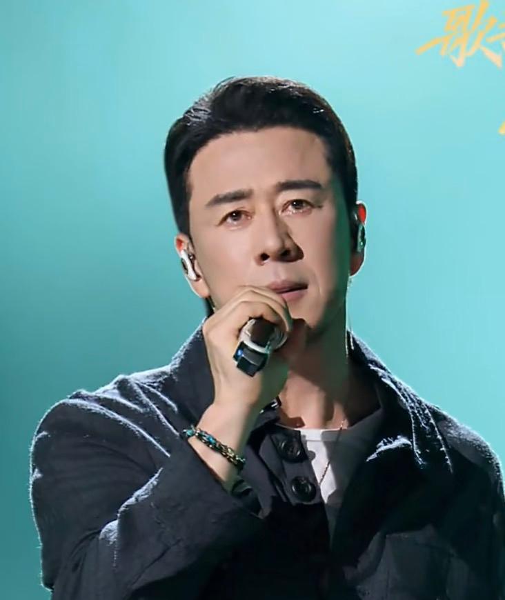 好奇去查了一下杨坤的出身，不查不知道，一查才发现，原来杨坤根本不是什么科班音