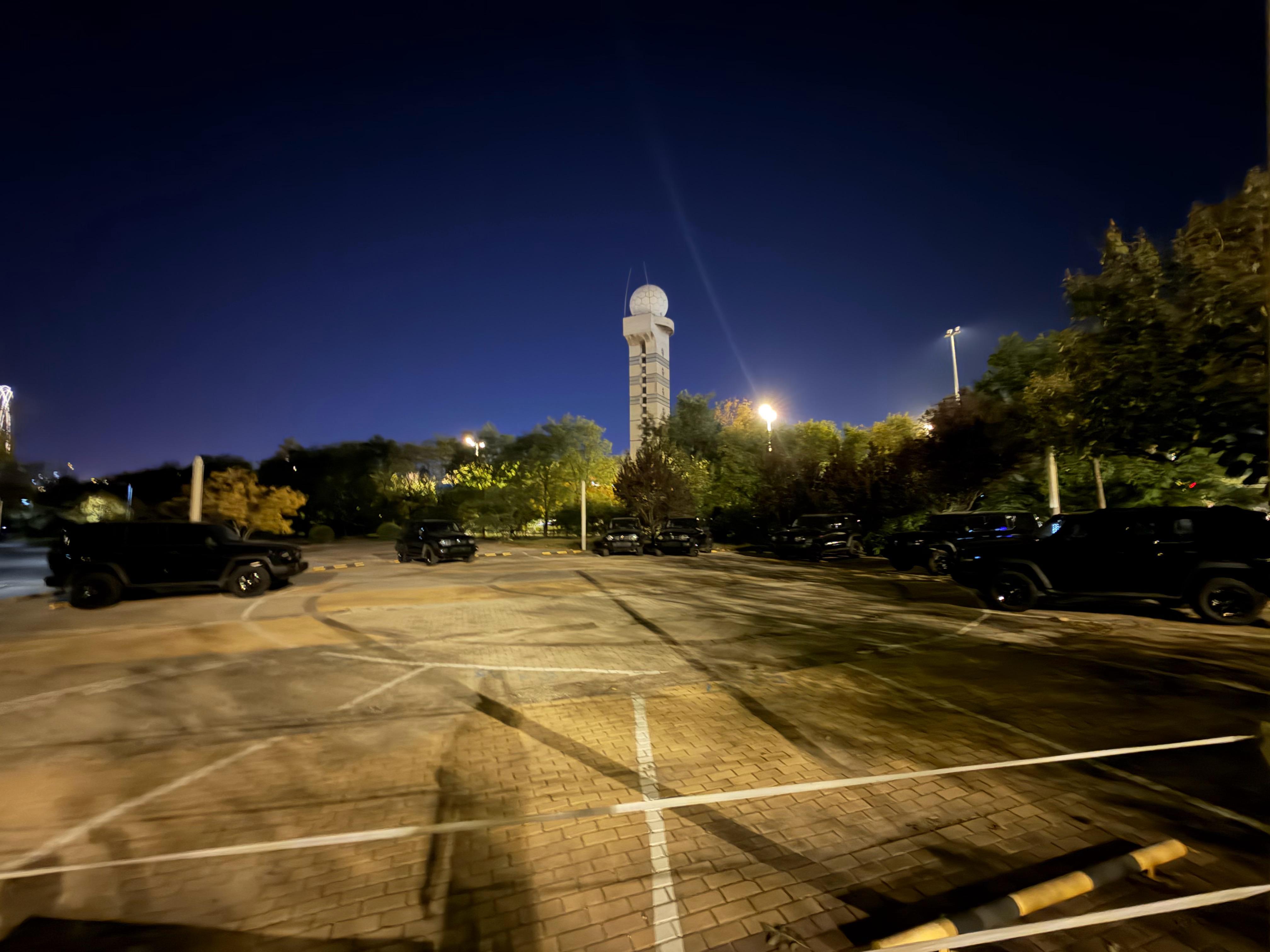 半个月前就看见几台坦克300在这里，当时还有牌照然后开走了，这次又看见了没牌