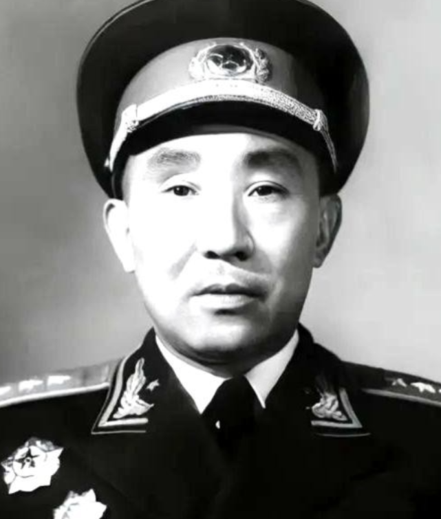 1973年，军事学院院长李聚奎上将住院休养，偶然听到了小护士的谈话。第2天，他借