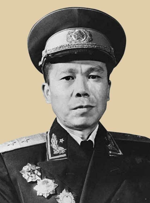 向仲华中国人民解放军开国中将向仲华(1911-1981)，原名向崇如，又名向镇