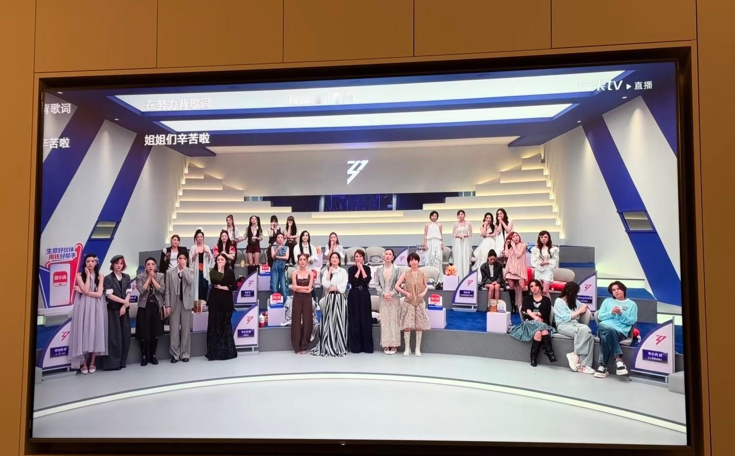 王濛又挂脸了李小冉拉王濛起来被甩开哈哈哈哈哈哈哈笑死我了王濛又挂脸了孙怡组的赵