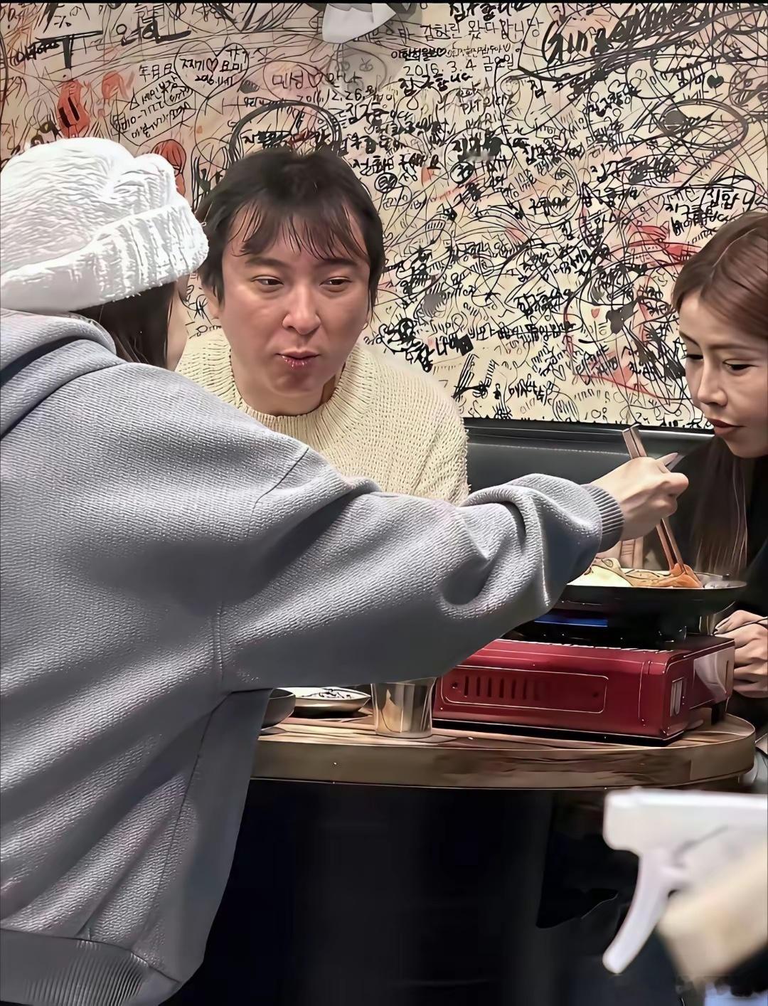王思聪头发越来越少，眼光也越来越差了！​​​
