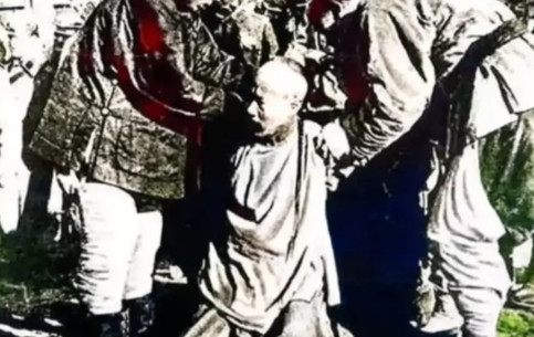 1901年，北京菜市口，满清大臣启秀被处决前，留下的一张罕见老照片，在八国联军侵