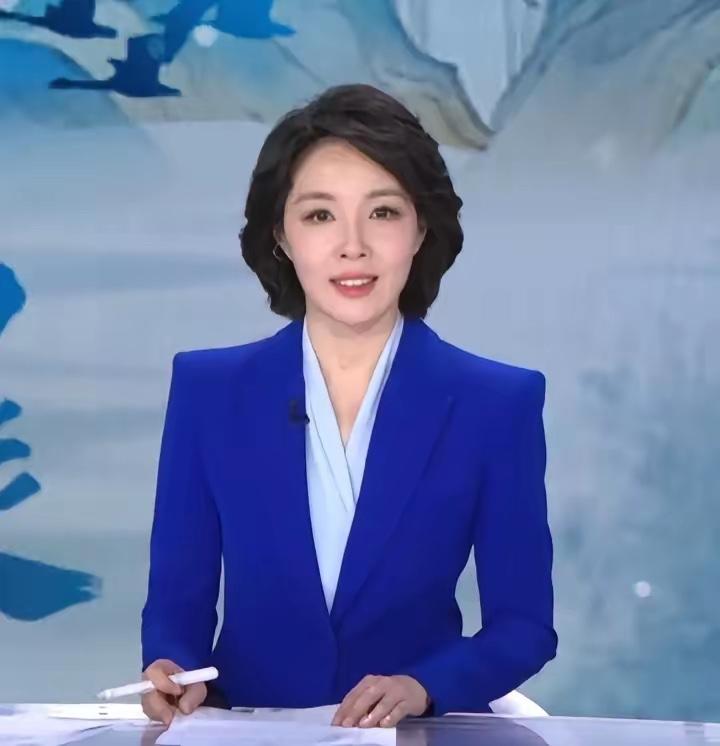 央视主持人郑丽已经五十多岁了，新闻联播的女主持人估计又要到更新换代的时候了，我个