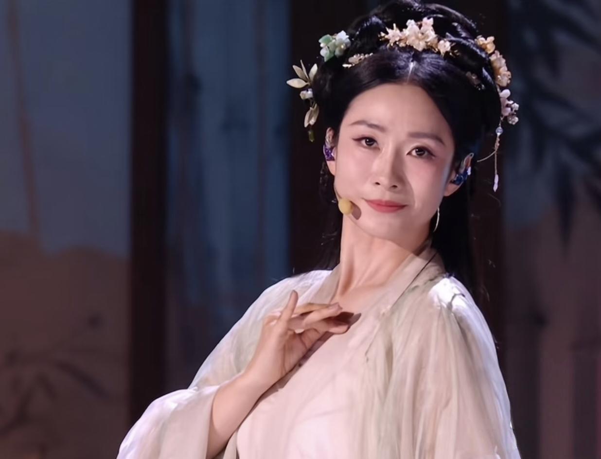 果然杨天真说的没错，不红就是原罪，红了就什么都对！不信你看陶昕然，浪姐二公表