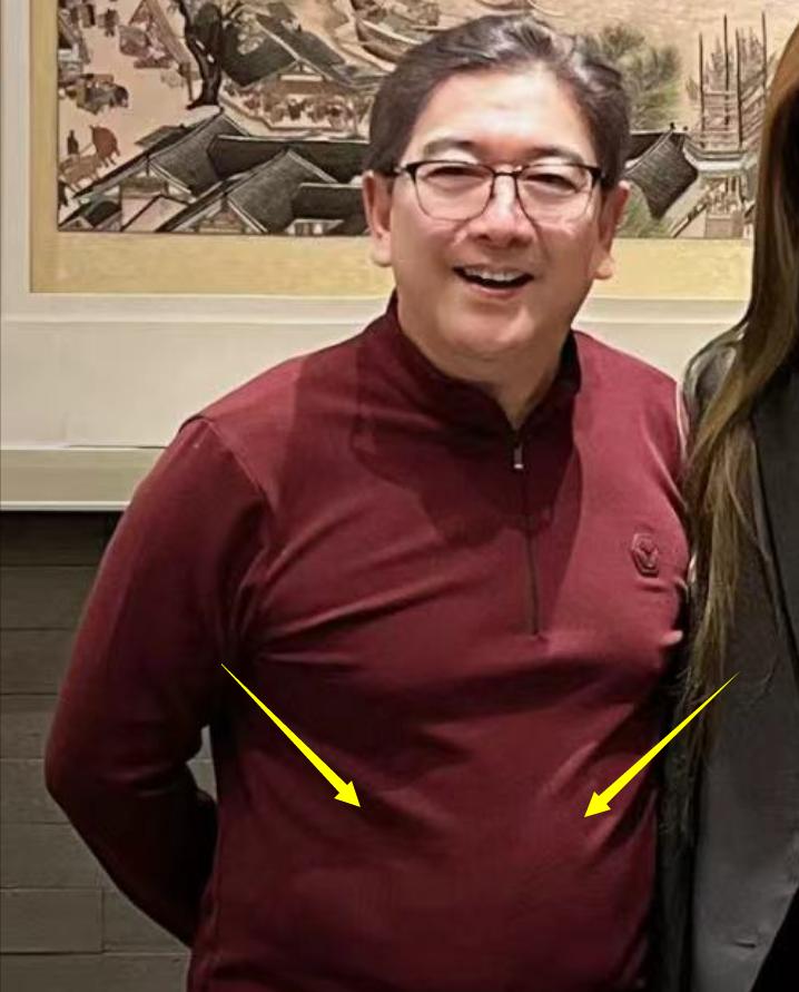 没想到，水均益也61岁了。再次见到水哥，已经差点快认不出他了。当年，报道中东