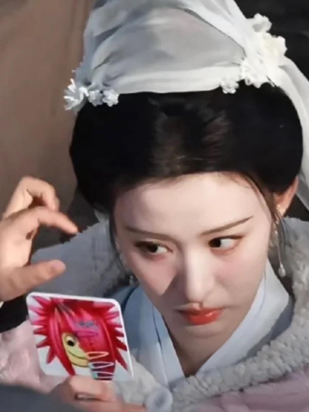 王楚然到底有多少丑镜子就这样不停的换丑镜子……抽象赛道再添一员大将，这个楚然完全