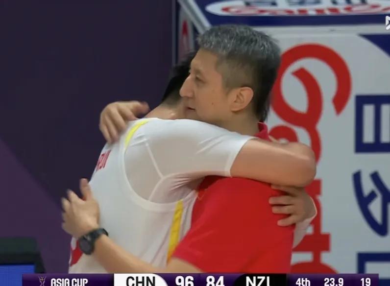 中国男篮98-84新西兰挺进亚洲杯决赛，各球员评分如下：一、赵睿：100+10