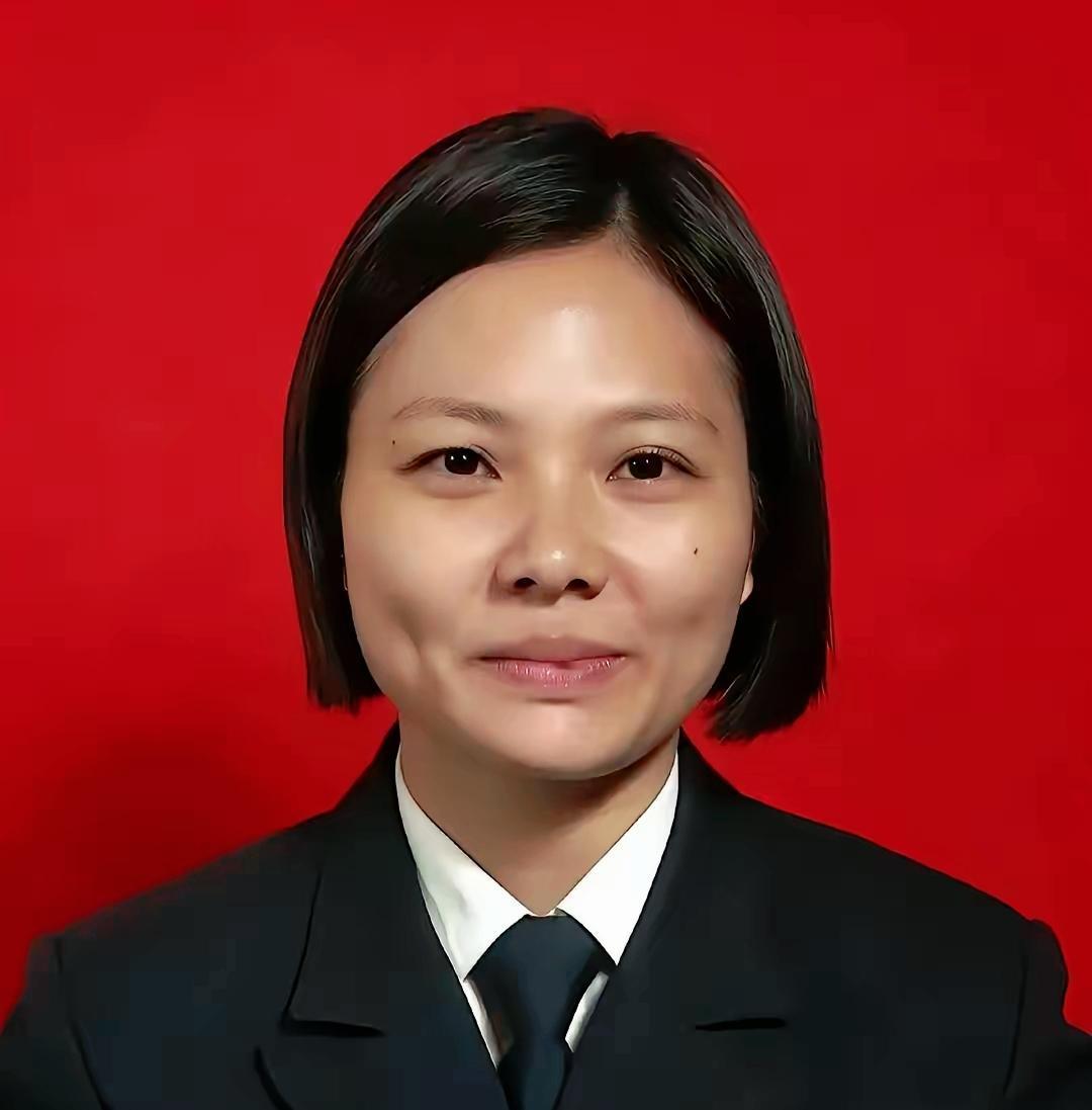 两栖霸王花文敏：以铁血担当书写当代女军人荣光！文敏，女，汉族，1985