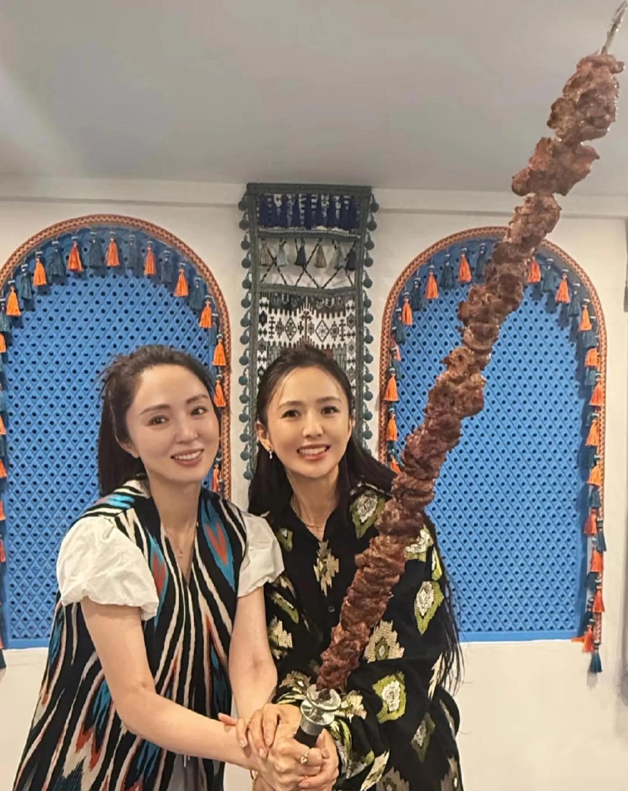 董璇和佟丽娅真的一对好闺蜜！其实看照片，我觉得这两人长得还挺像的，真像一对姐