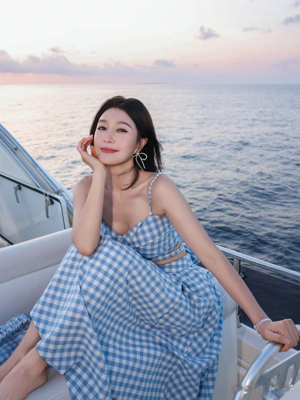 1.王玉雯跟杨玏都不希望两个人当初的事情被网友们大面积讨论，前几天俩人的事儿上热搜之后，他们俩都在花