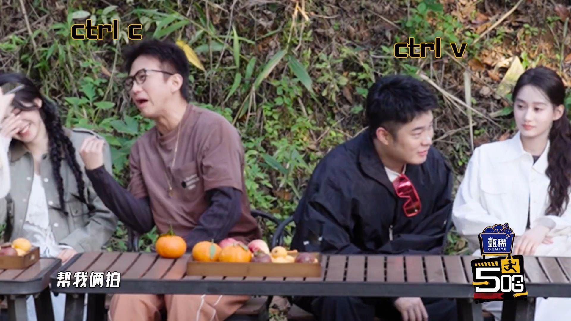 邓超陈赫连嫌弃都如此同频邓超陈赫互相嫌弃哈哈哈哈哈邓超陈赫拍照时的反应太鲜活，