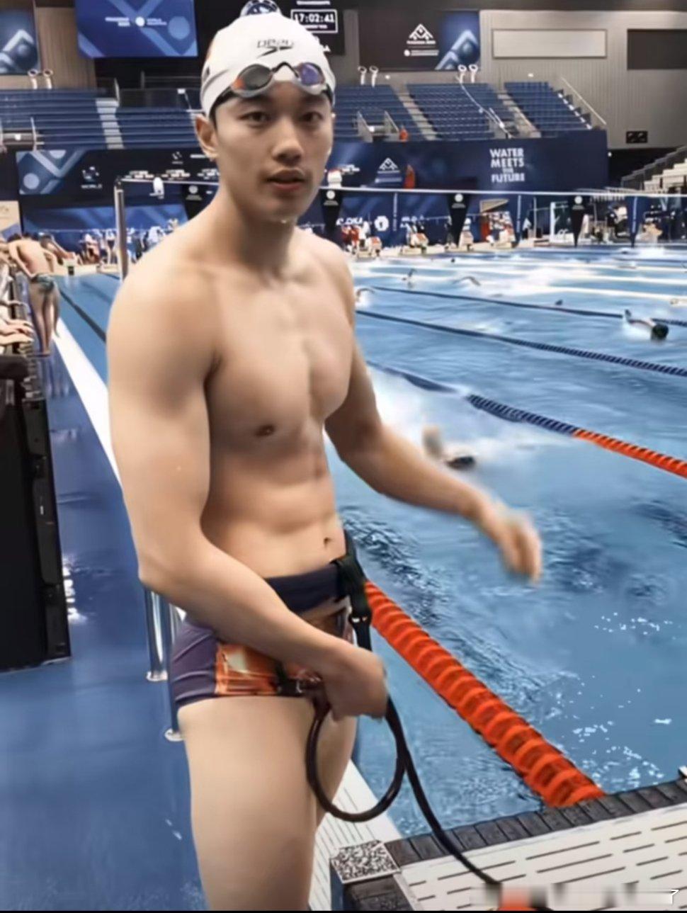 汪顺好有力量感的大腿