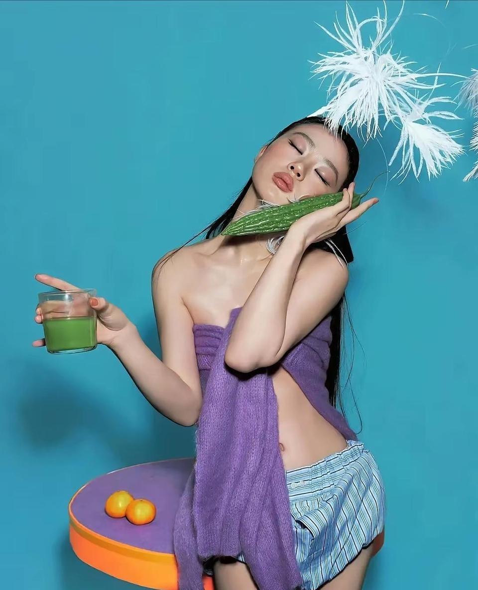 我想知道这个女人有多缺心眼咋无意间刷到这组图，看得好不适。 感觉是不是有点擦
