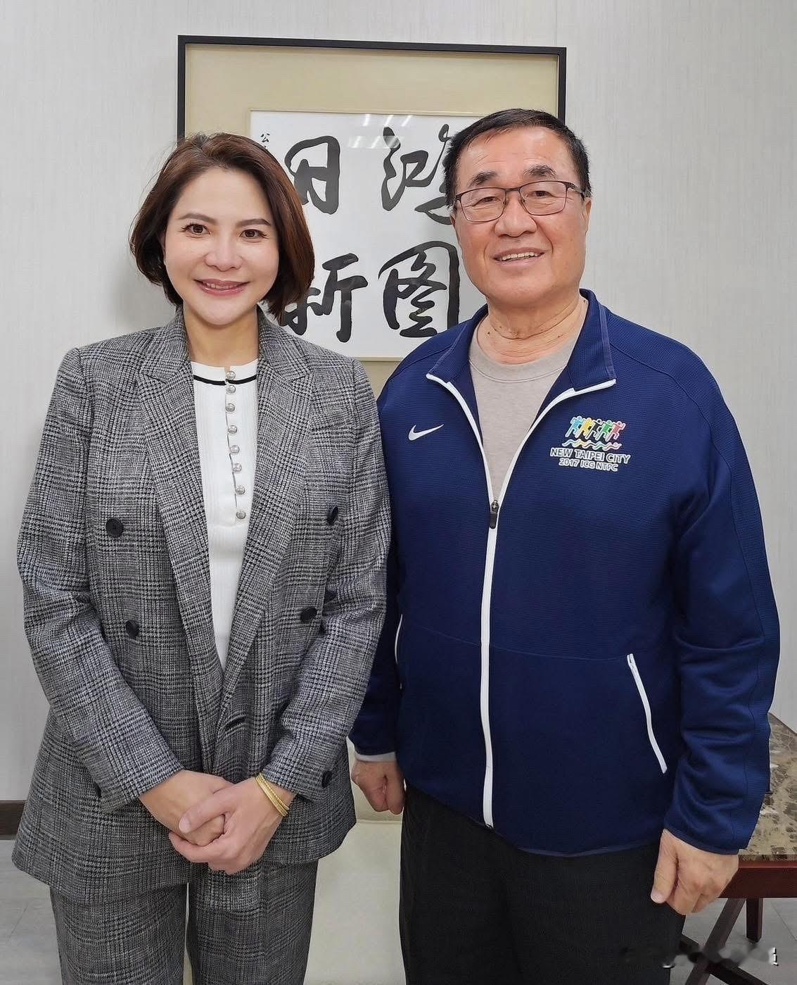 国民党中常委、立委陈菁徽今（28日）在脸书发文表示，恭喜李四川民调胜出，代表蓝白