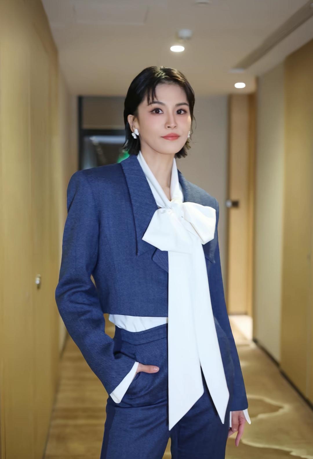 台湾歌手曾沛慈，因为参加《乘风2026》，被网友们翻出了不少旧账。有人说