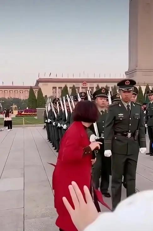 网友:我从未见过如此厚颜无耻之人！
