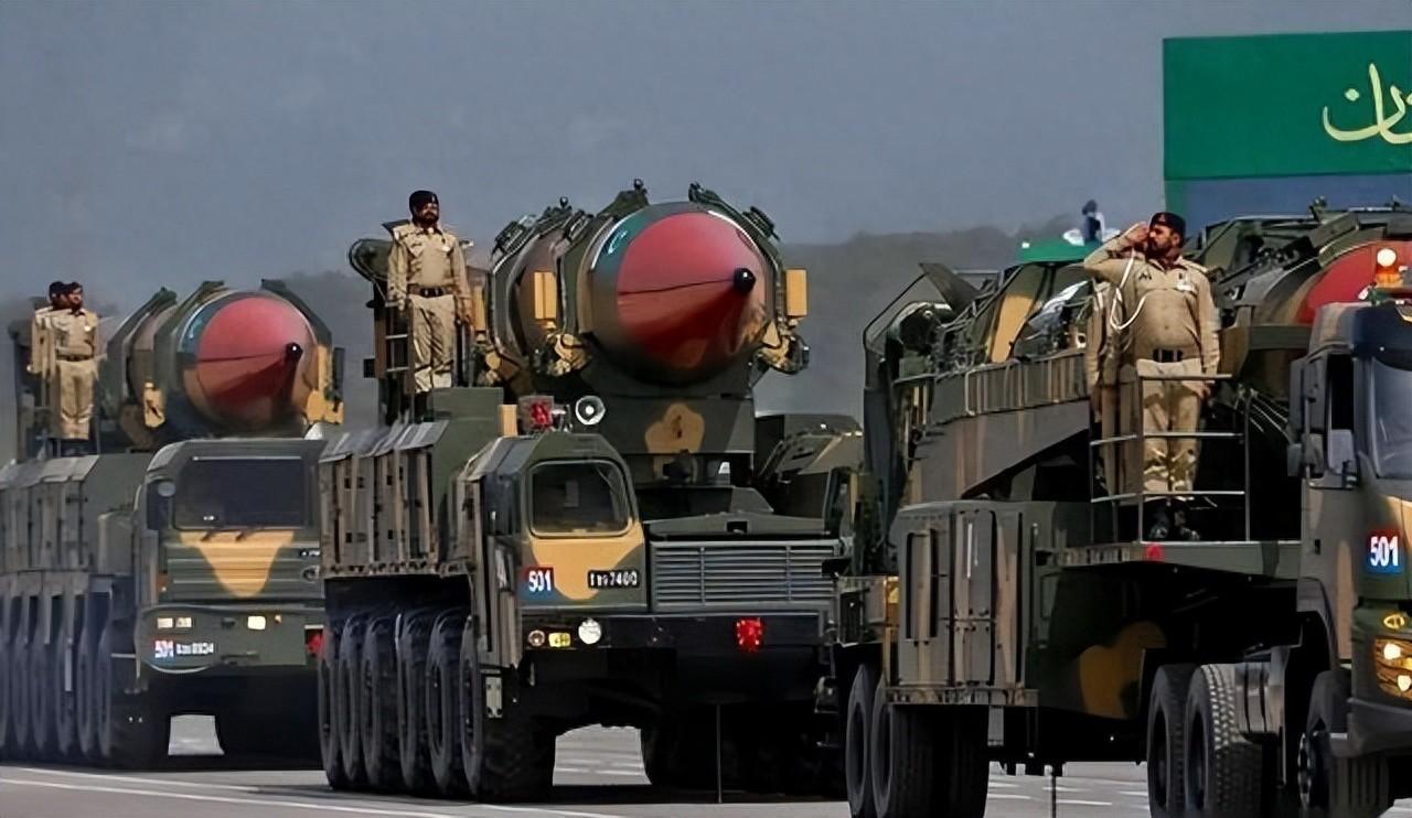 以色列的核谜团：半个多世纪不承认，90枚核弹头藏不住的威慑在中东这片常年不平