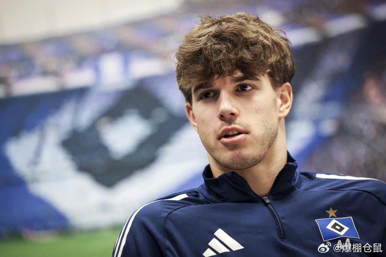 【冉冉升起的新星】德国天空体育：巴萨与热刺年轻后卫武什科维奇进行了初步接触，这名