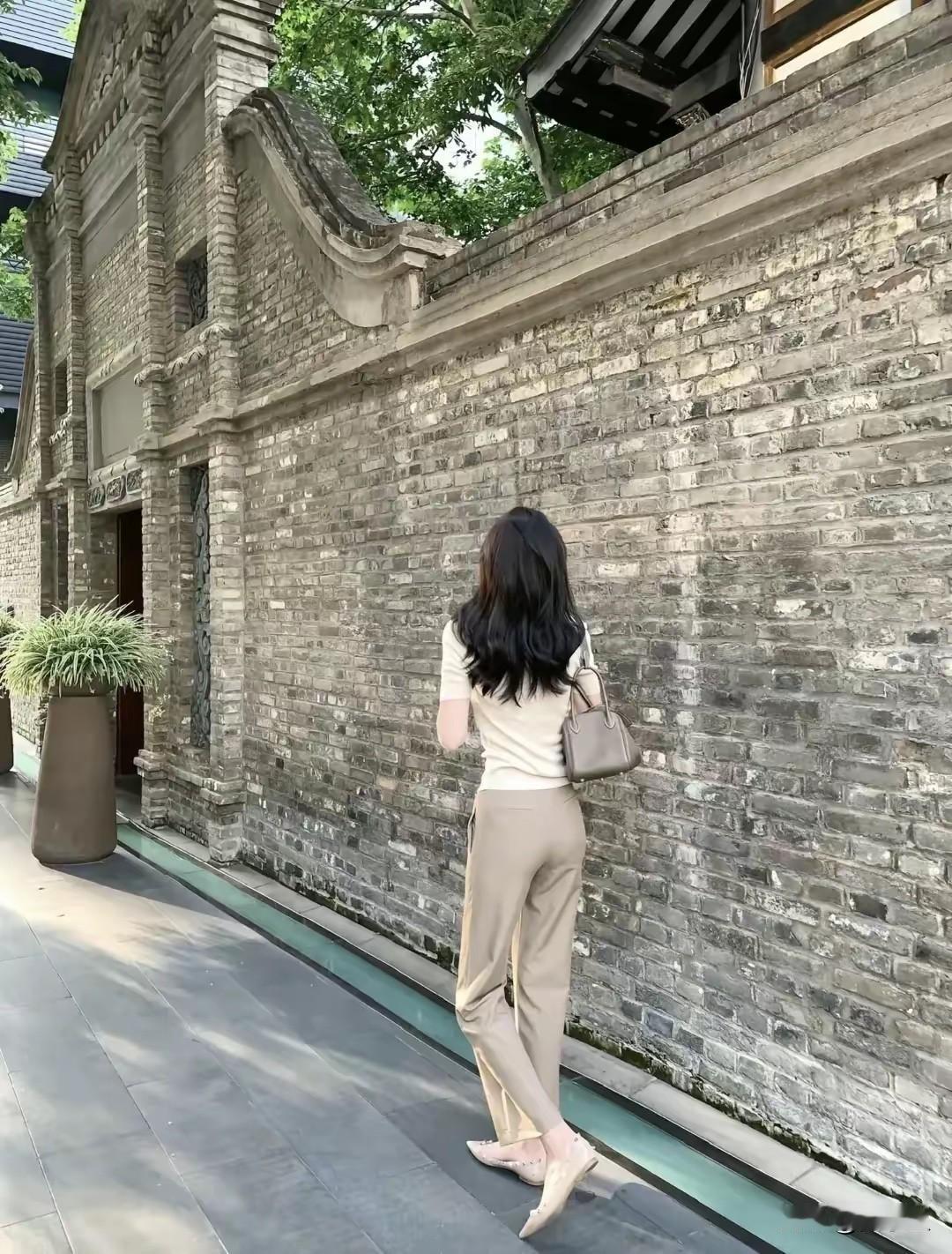 人生在世，你悟到什么道理不要太在意别人的看法，自己开心才是真的。