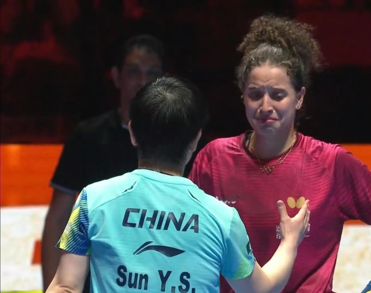 有球迷说，孙颖莎对汉娜高达这场比赛孙颖莎回去肯定要跑一万米了。我看未必要跑一