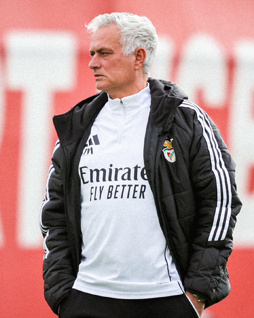 马卡报：皇马至今尚未联系穆里尼奥，这位主教练视皇马为一个特殊的地方，如果接到邀请