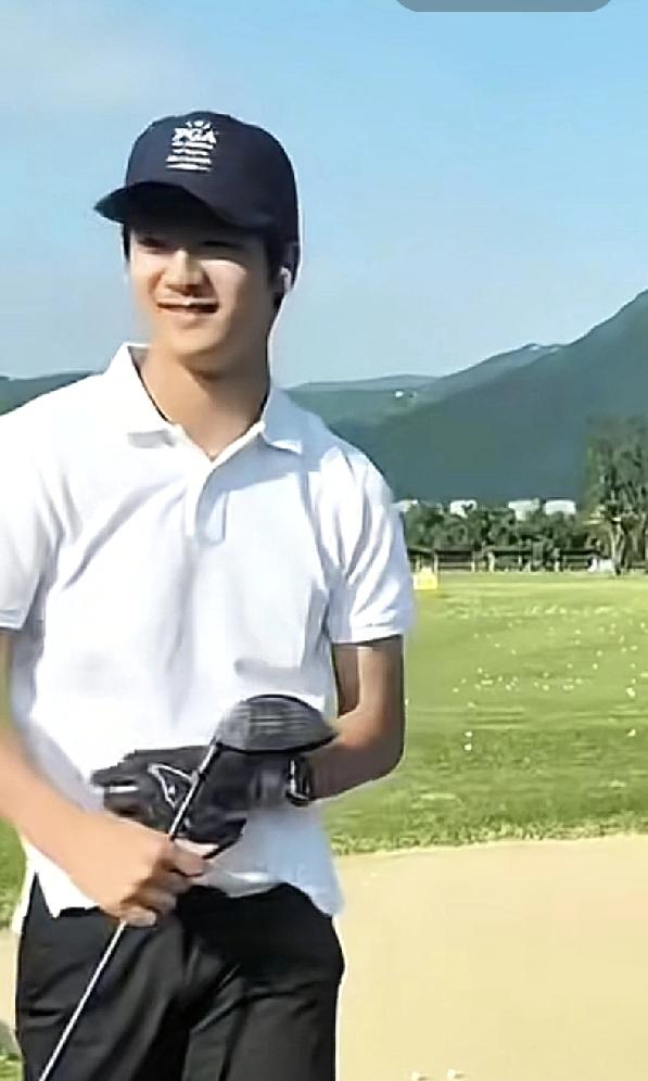 田亮儿子基因太强大了吧4月20日晚上，田亮发了个视频，晒出儿子打高尔夫的画面
