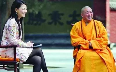 李湘问释永信：如何成为少林寺弟子，女性可以吗？释永信：始终是开放的，只要愿意在