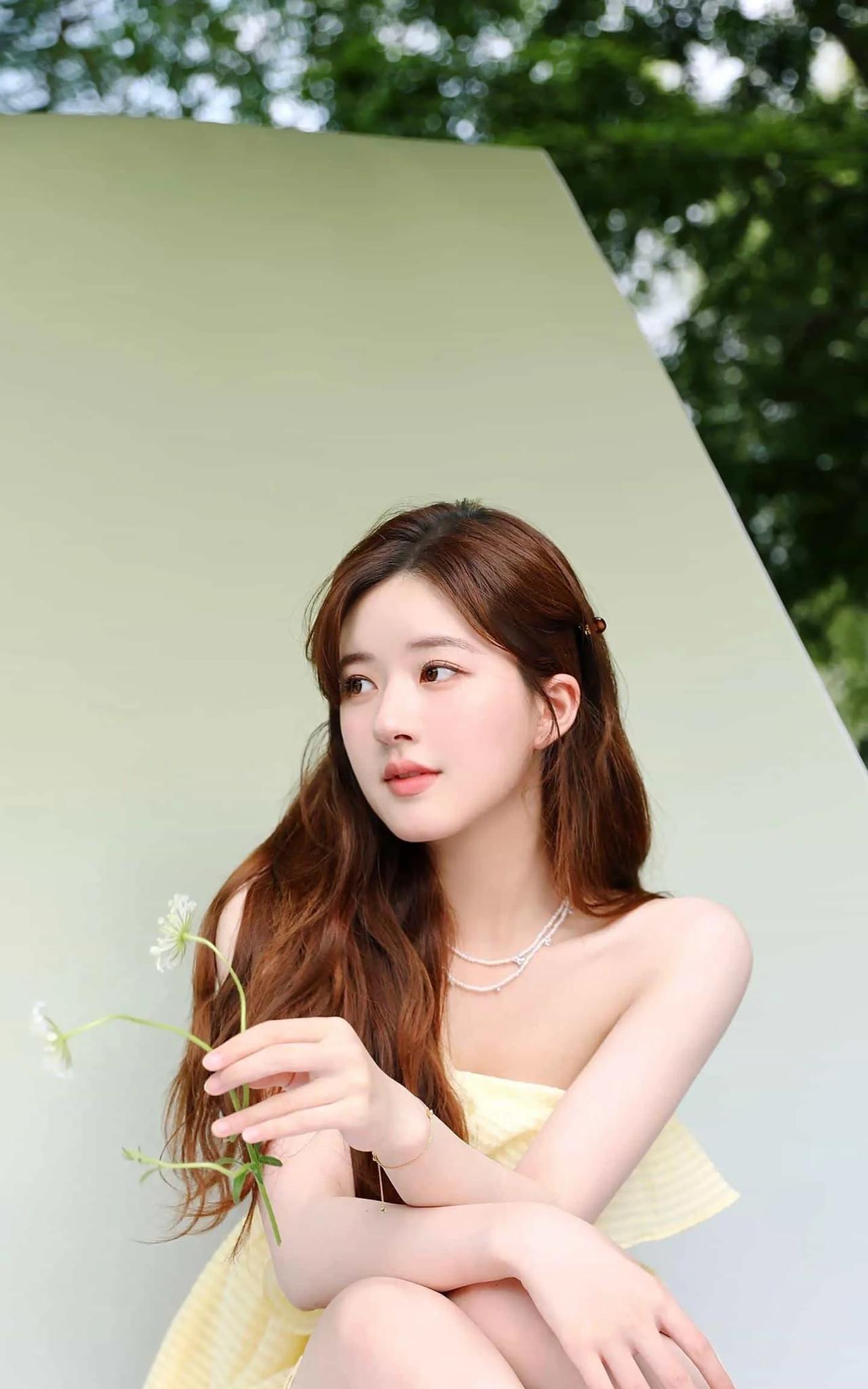 10句幽默搞笑趣味歇后语1、飞机上吹大号——高调。2、马尾拴豆腐——提不得。