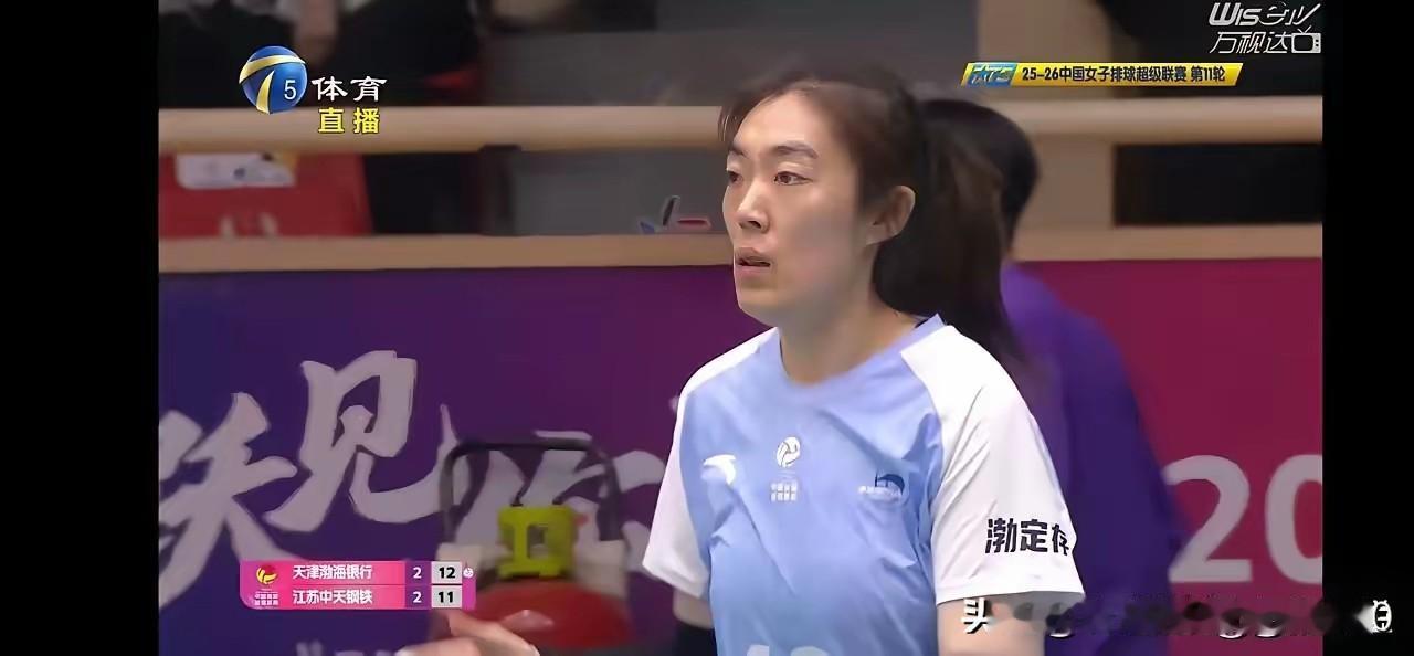 [玫瑰][玫瑰][玫瑰]天津渤海银行女排二番战江苏，主场2-3被击败，成双杀。比
